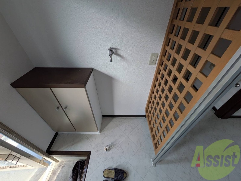 玄関　玄関には収納も片付けも楽ちんでございますね。