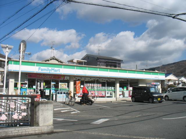 コンビニ　ファミリーマート（コンビニ）まで1538m