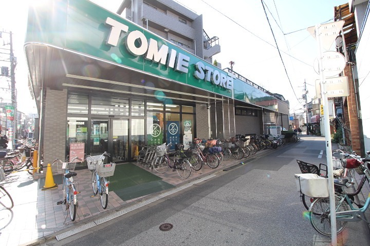 スーパー　トミエストア（スーパー）まで524m