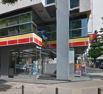 コンビニ　デイリーヤマザキ横浜アリーナ前店（コンビニ）まで98m