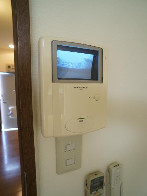 セキュリティ　来訪者の姿を確認できるＴＶモニター付インターホン設置済です！