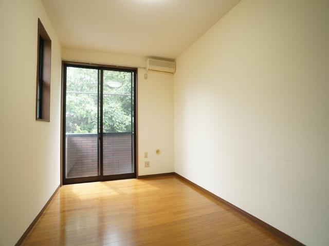 居室・リビング　南向きなので暖かな日差しが入りますね♪