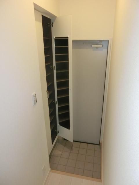 玄関　下駄箱付き玄関