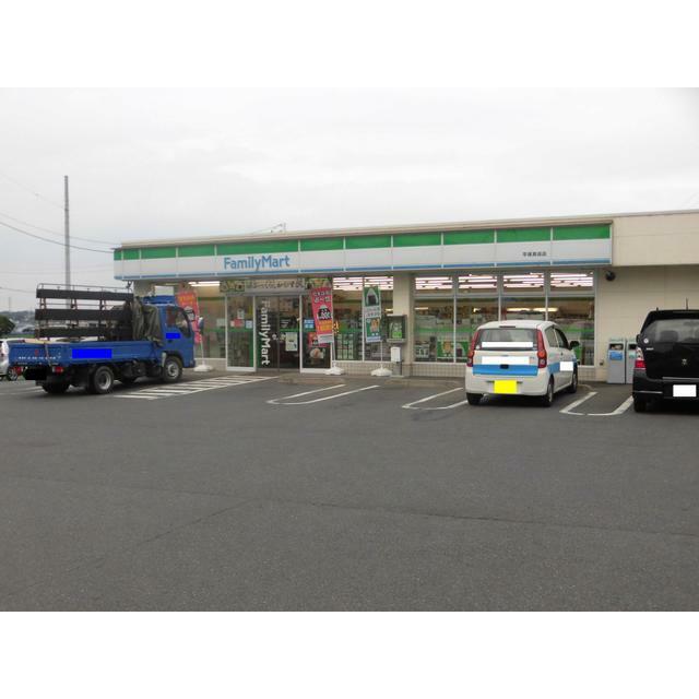 コンビニ　ファミリーマート（コンビニ）まで55m