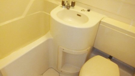 トイレ　ユニット棚あり