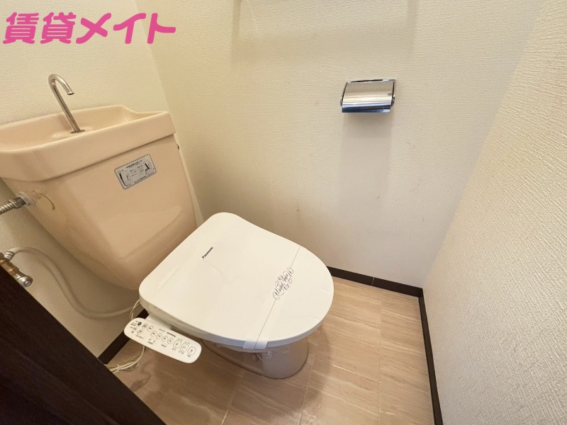 トイレ　同型参考写真