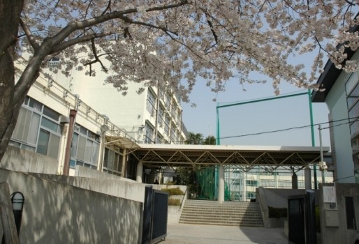 中学校　落合第二中学校（中学校）まで1058m