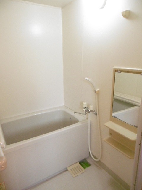 バス・シャワールーム　※写真は101号室のお部屋です。