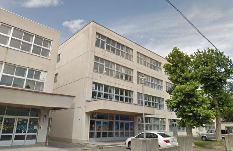 中学校　札幌市立発寒中学校（中学校）まで120m