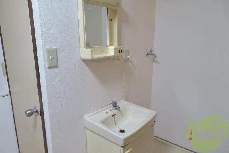 洗面設備　洗面はこちらです。鏡で髪の毛のセットもバッチリです。
