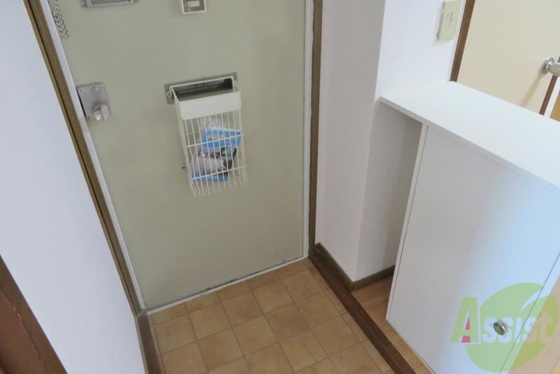 玄関　玄関は小さめですが収納もありスッキリです。
