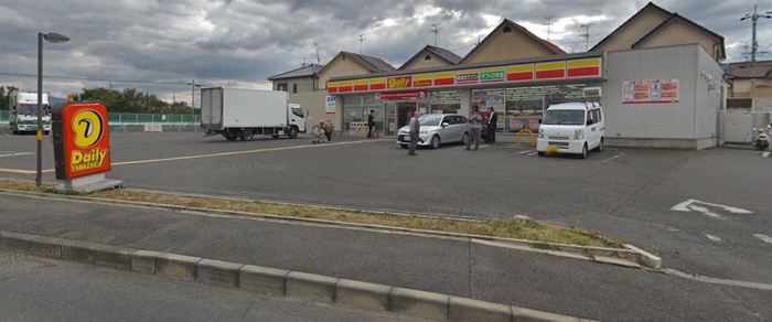 コンビニ　デイリーマート（コンビニ）まで700m