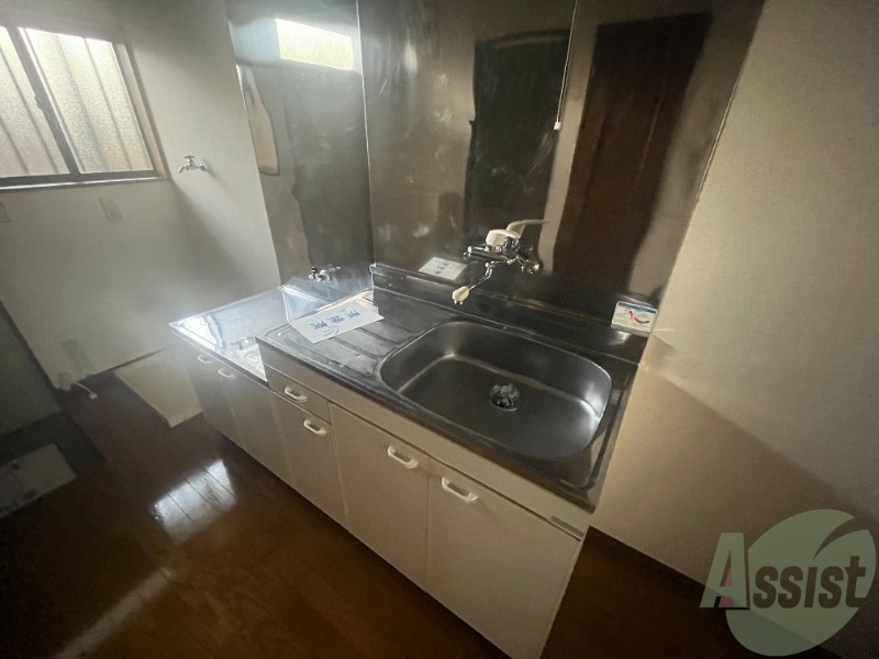 キッチン　キッチンはこちらになります。調理スペースもありますね。