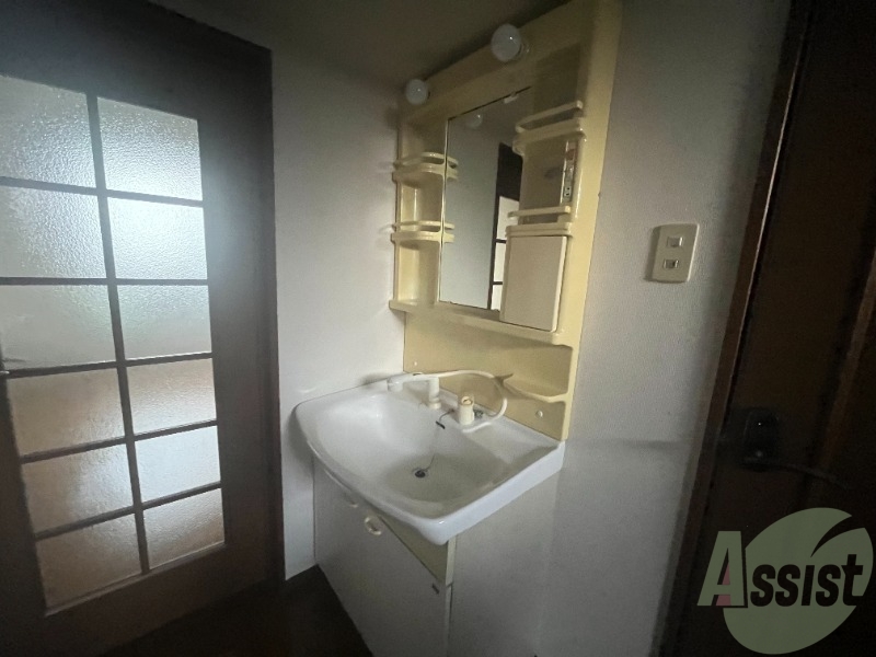 洗面設備　独立洗面台もあります。朝の身支度もバッチりですね。