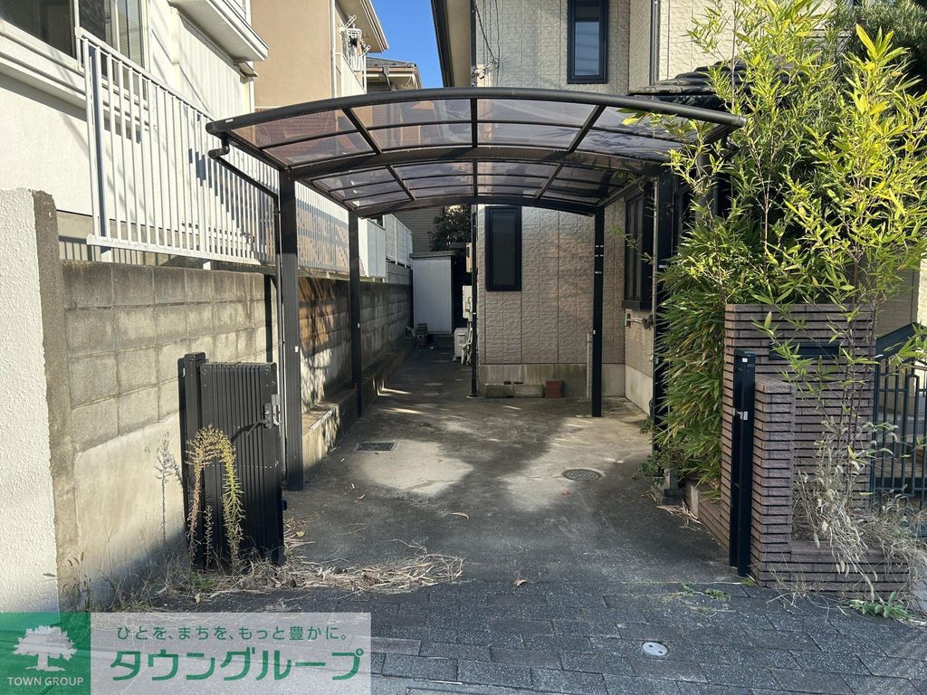 駐車場　駐車場（屋根付きカーポート）