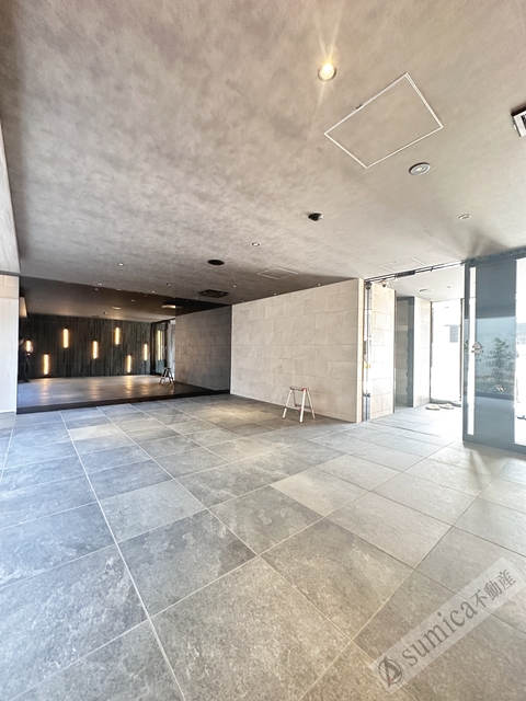 エントランス　明るいエントランスであなたのお帰りをお待ちします＾＾