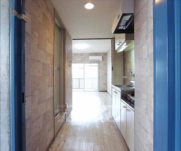 その他部屋・スペース　玄関からの廊下です！