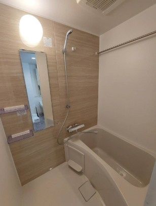 バス・シャワールーム　コンパクトで使いやすいお風呂です