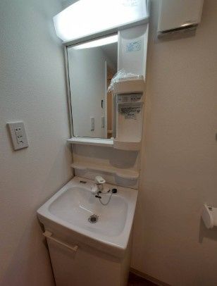 洗面設備　スペースが確保できる洗面所です