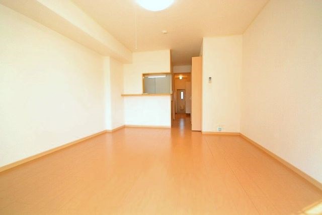 居室・リビング　10.2帖の広々としたリビング