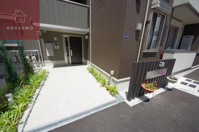 エントランス　落ち着いたエントランスです