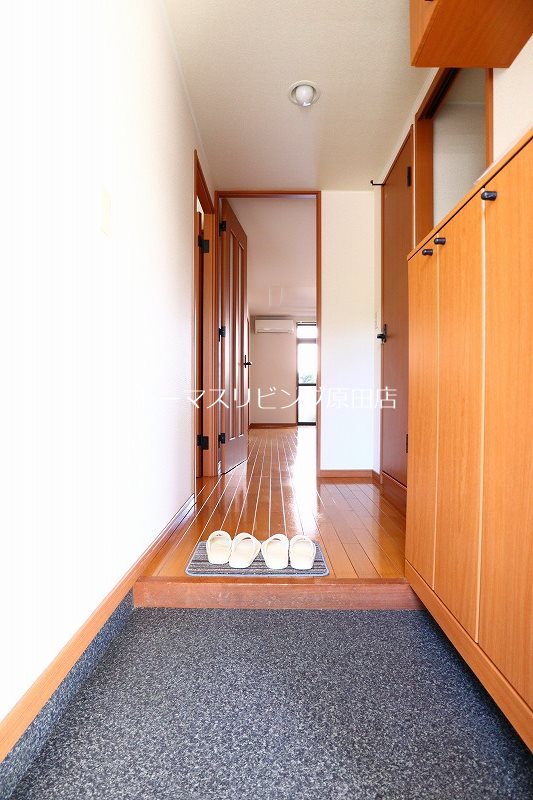 玄関　102号室写真