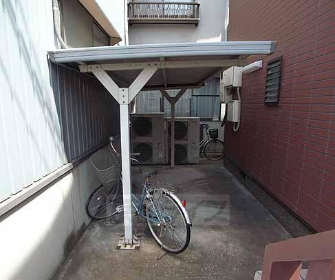その他共有部分　屋根付きの駐輪場です。