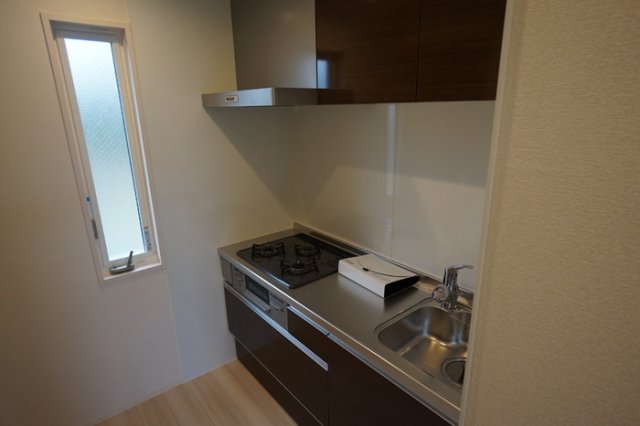 キッチン　掲載写真は同型モデルを掲載しており実際のお部屋と仕様等が異な