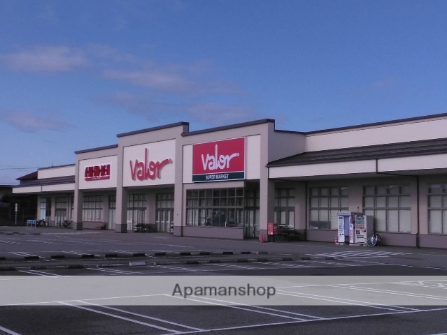 スーパー　バロー高岡木津店（スーパー）まで861m