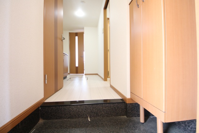 玄関　※別室の参考写真の為、現況優先です。