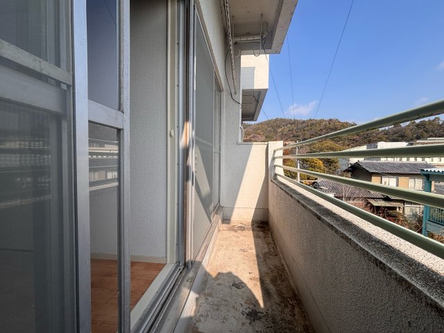 バルコニー　周りに遮るものがないので洗濯物もしっかり乾きます！風通しもよ
