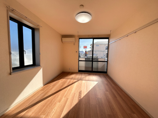 居室・リビング　１階角部屋