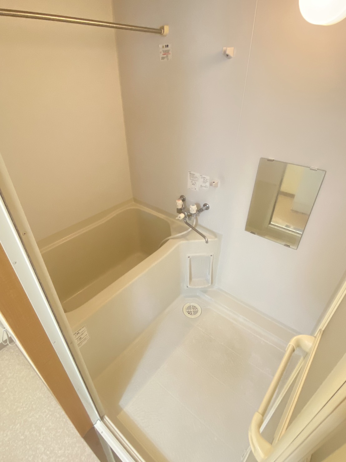 バス・シャワールーム　※他号室のお写真です