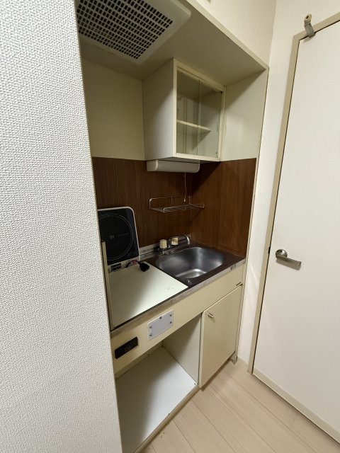 キッチン　同物件別号室のものです。