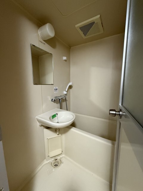 バス・シャワールーム　同物件別号室のものです。