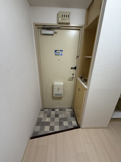 玄関　同物件別号室のものです。
