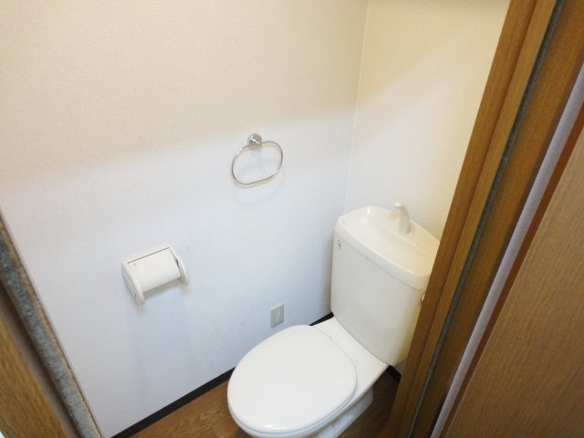 トイレ　同物件別号室です。