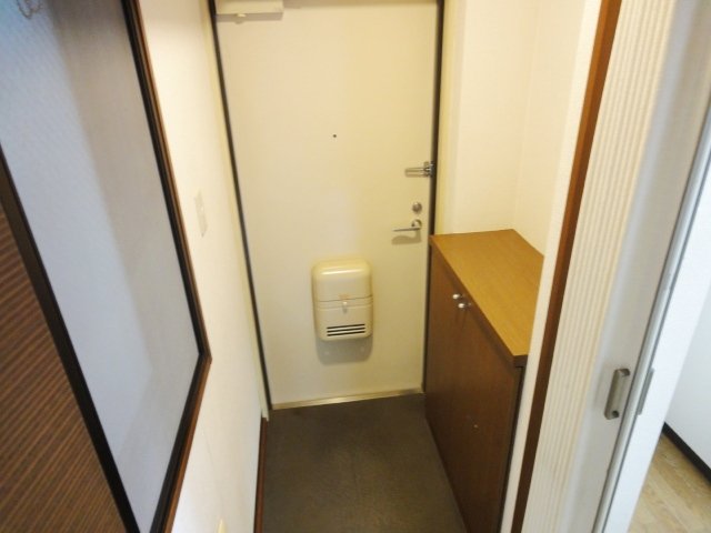 玄関　同物件別号室です。
