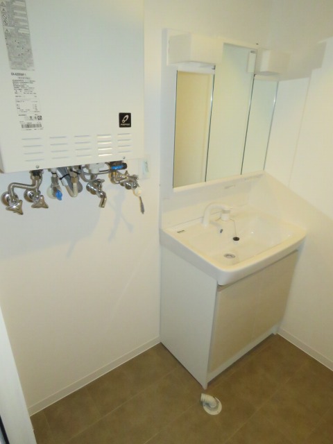 洗面設備　シャワードレッサー付きです！