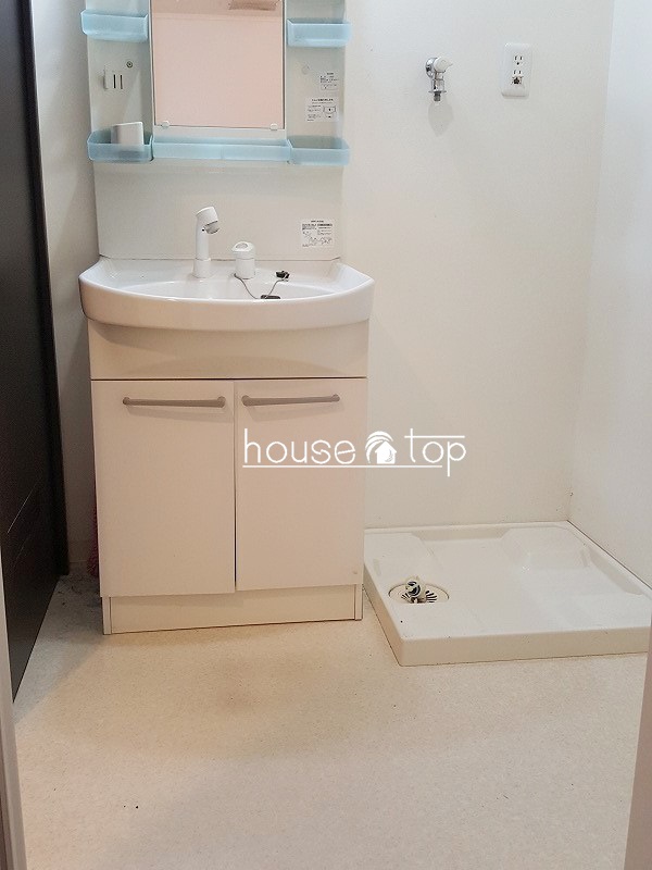 洗面設備　シャンプードレッサー！ゆったりとした脱衣スペースです！