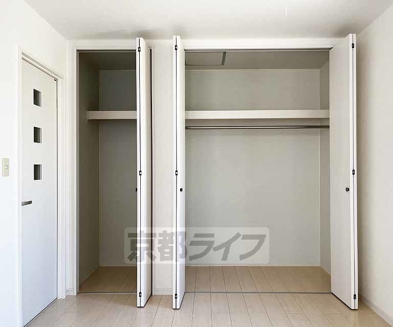 収納　十分な収納力を確保したクローゼットです。