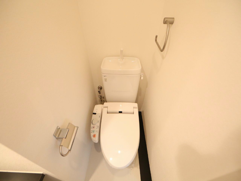 トイレ　温水洗浄便座付トイレ