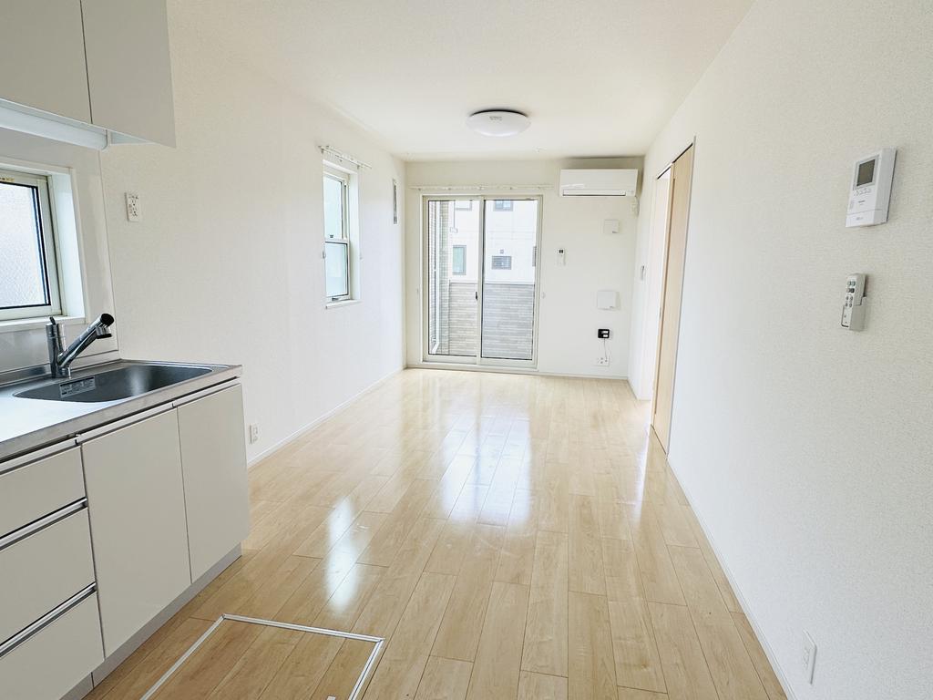 居室・リビング　※画像と反転タイプのお部屋です