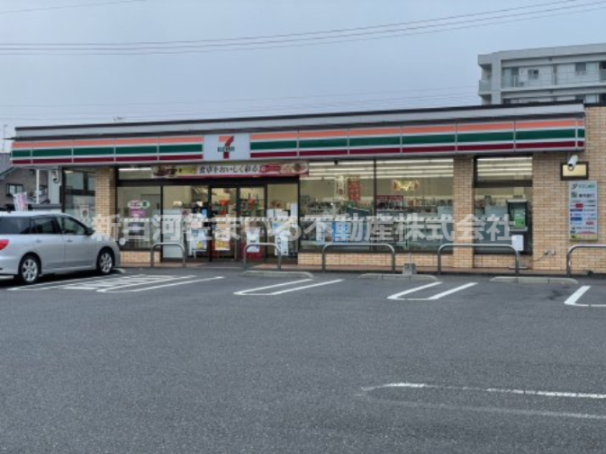 コンビニ　セブンイレブン 新白河4丁目店（コンビニ）まで749m