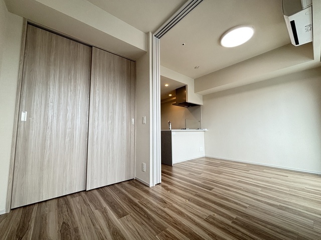 その他　洋室３畳から見たリビング