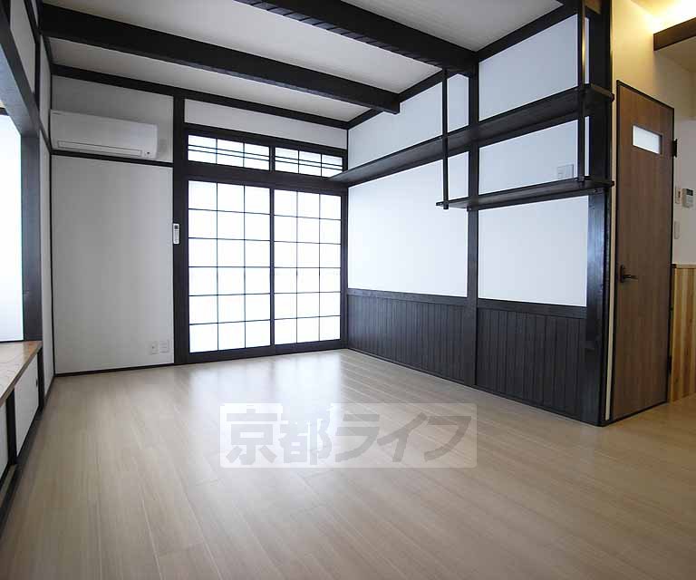 居室・リビング　和風モダン調のお部屋です。