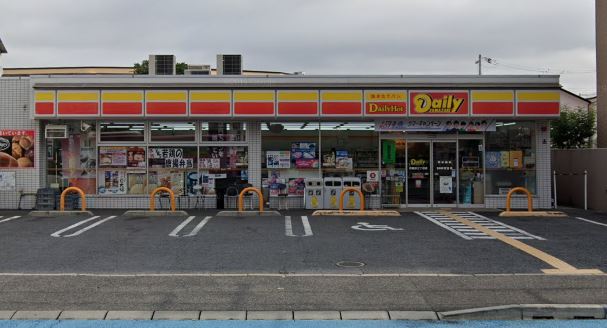 コンビニ　デイリーヤマザキ 尼崎浜2丁目店（コンビニ）まで555m