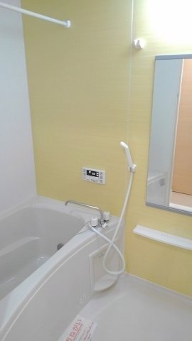 バス・シャワールーム　コンパクトで使いやすいお風呂です