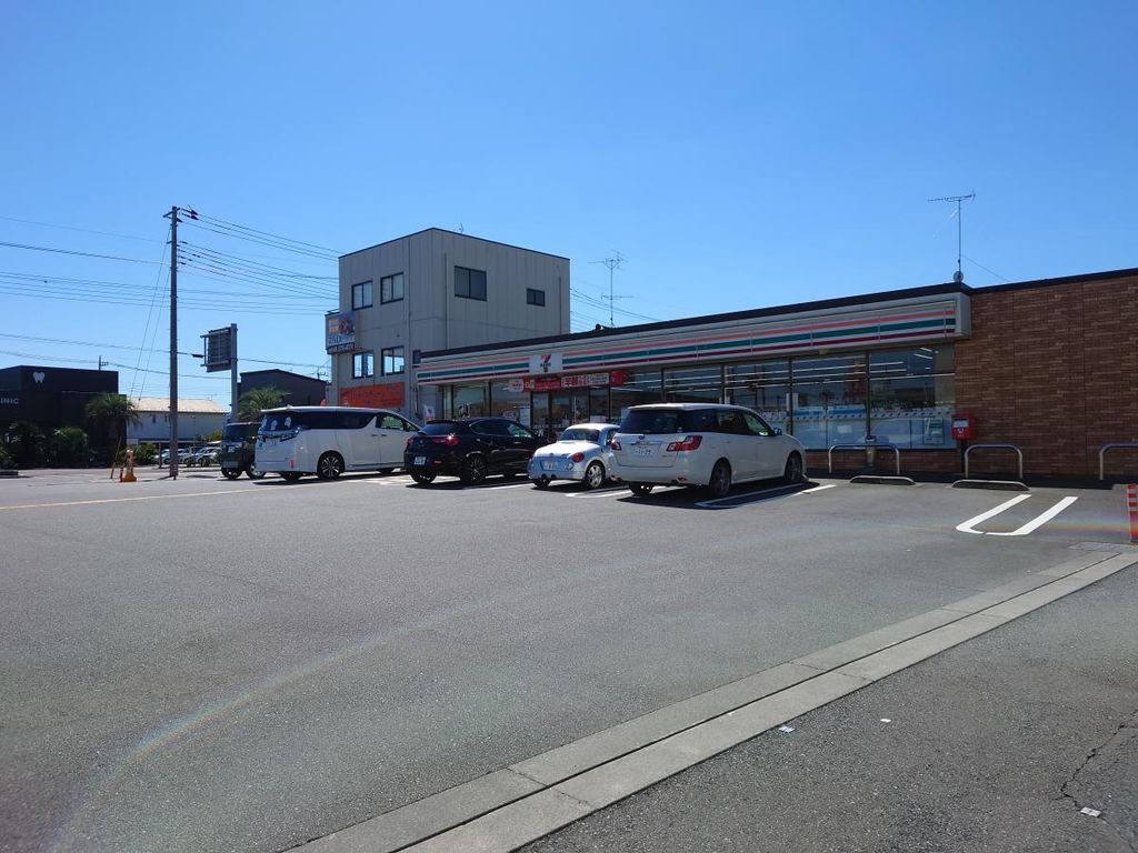 コンビニ　セブンイレブン 羽生中央３丁目店（コンビニ）まで740m