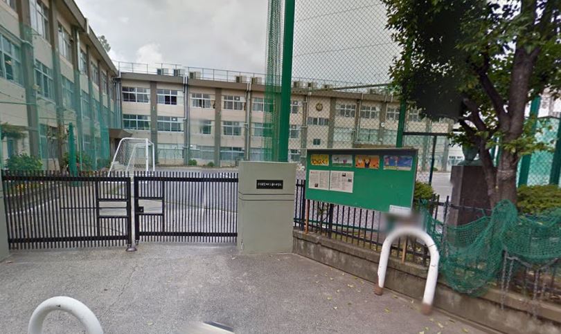 中学校　荒川第九中学校（中学校）まで374m